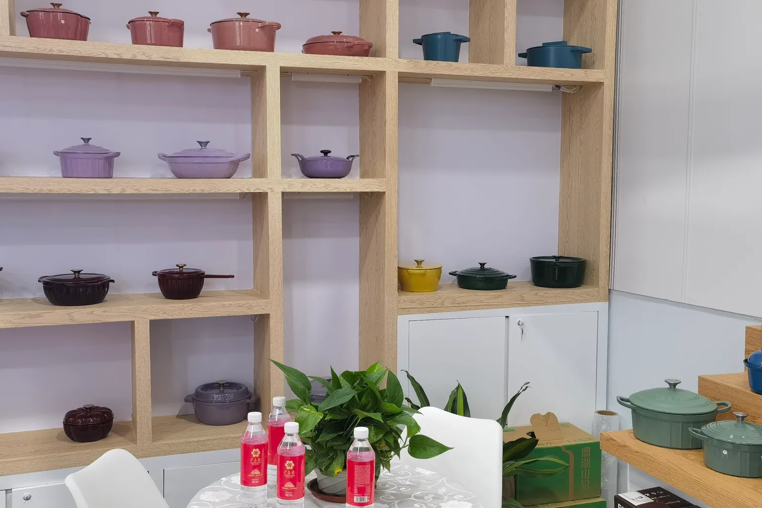 NEOO showroom with finished product range